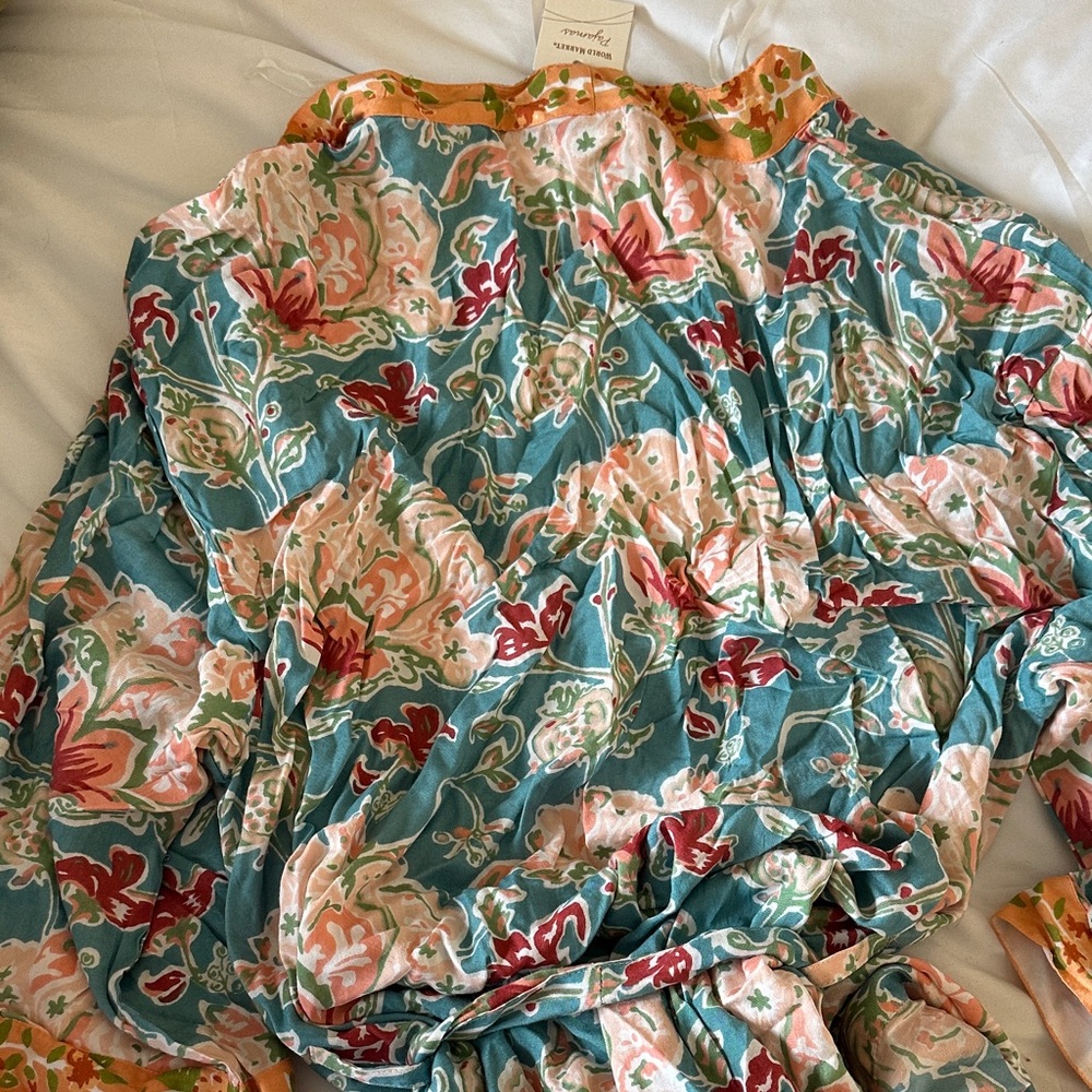 World Market Floral Kimono Robe with Tie New with Tags - Picture 4 of 5